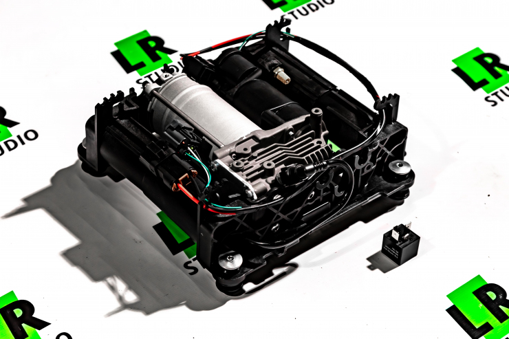 Компрессор пнемноподвески AMK Range Rover Vogue 2002-2009